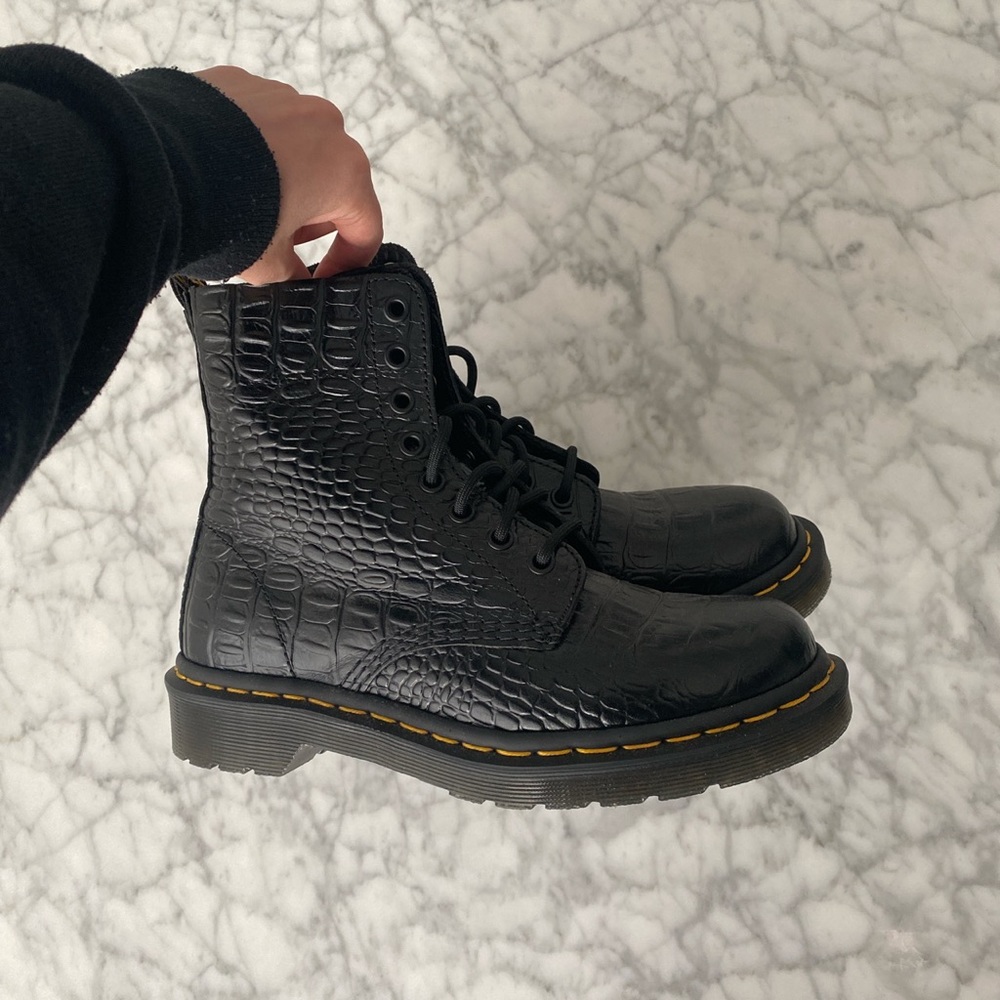 Croc embossed Dr. Martens Jadon black